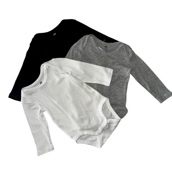 1 LOT de 3 BODIES  - HM  -3 mois